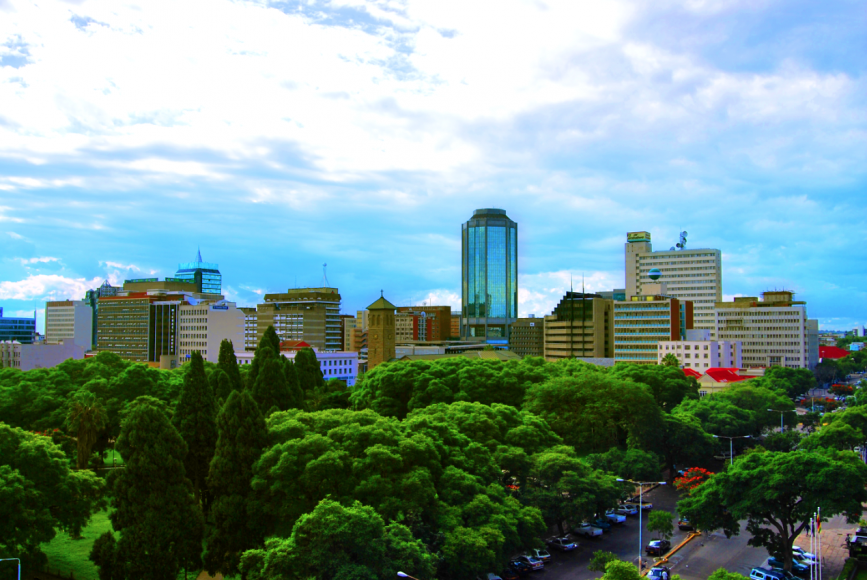 Harare – hlavné mesto Zimbabwe – má ďaleko od predstavy bežného slovenského študenta o púšti, chudobe a lenivých ľuďoch v Afrike. Zdroj: Baynham Goredema, Creative Commons